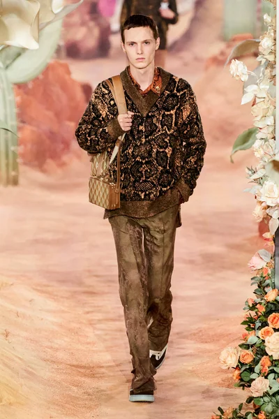 Look 35